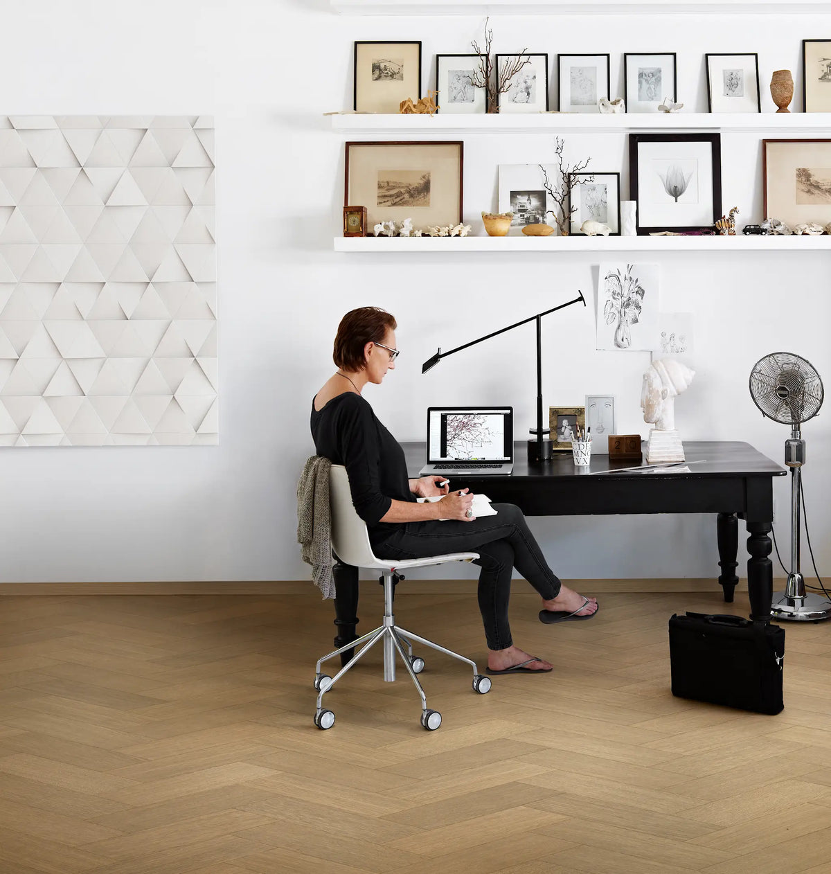 Kährs Engineered Wood Texture Oak Sage Herringbone Right