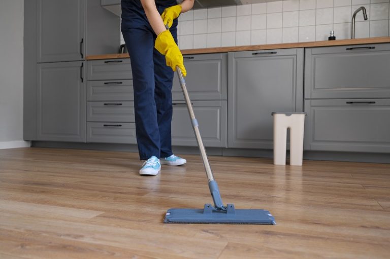 how to clean wood floors - image by freepik