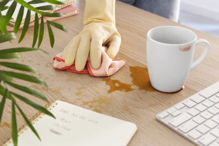 can water damage laminate flooring