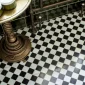 fired_earth_chequers_court_4.8sq_white_&_black_bevelled_edge