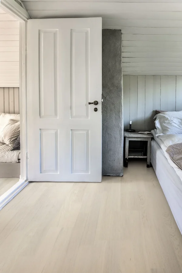 Kahrs-Engineered-Wood-Coconut-Cream-2-Strip-room1-1.webp Kahrs-Engineered-Wood-Coconut-Cream-2-Strip-room1-1.webp