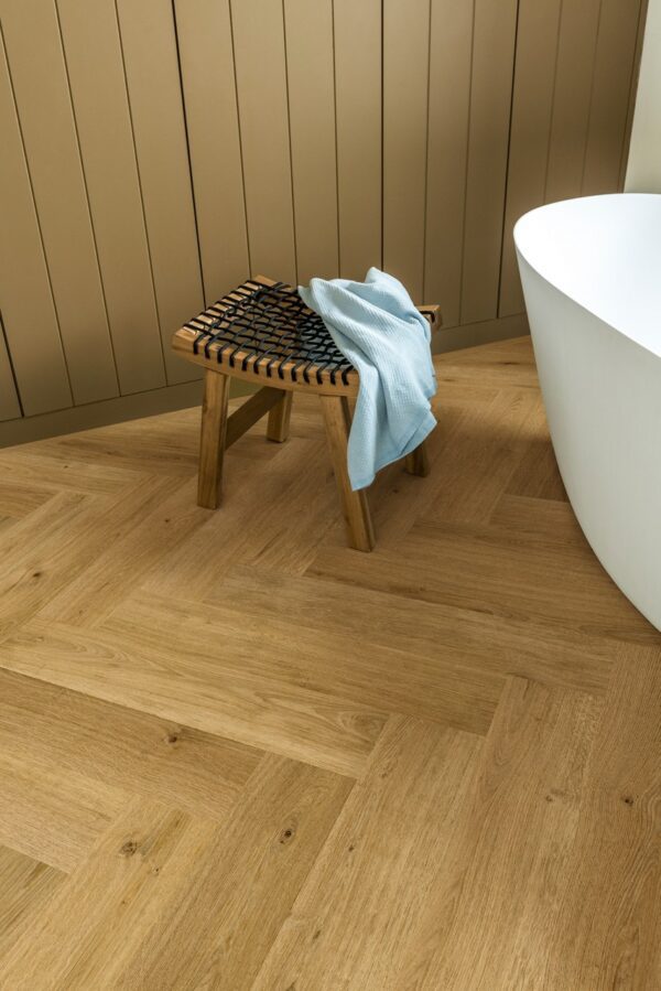 Quick-step Impressive Design Herringbone - Cinnamon Oak - room2 Quick-step Impressive Design Herringbone - Cinnamon Oak - room2