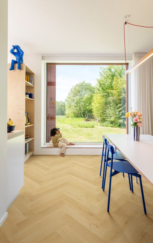 Quick-step Impressive Design Herringbone - Nutmeg Oak - room2 Quick-step Impressive Design Herringbone - Nutmeg Oak - room2